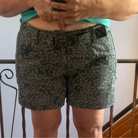 NWT Belted floral short can be rolled up - Picture 7 of 16